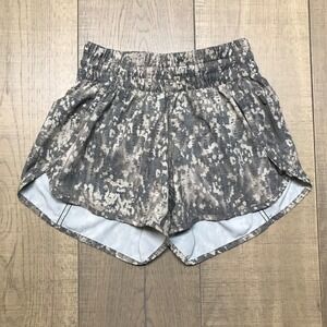 Lululemon Tracker V Shorts Womens Size 4 Green Gritstone Run Training Lined Camo